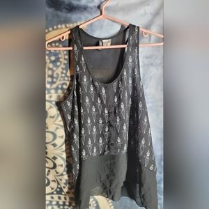 Ladies Size 6 Divided by H & M mesh top in black - dagger print